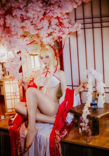 欧美t恤女街拍_蓝光高清迅雷在线观看